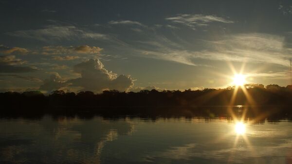 Vista del atardecer sobre la selva en el lago Limoncoha (archivo) - Sputnik Mundo