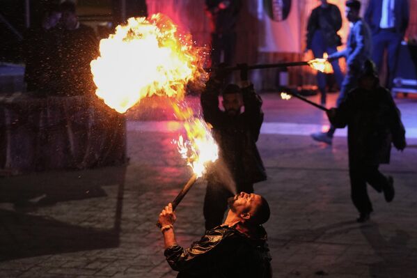 Artistas actúan durante el mes sagrado del Ramadán en la capital iraquí de Bagdad. - Sputnik Mundo