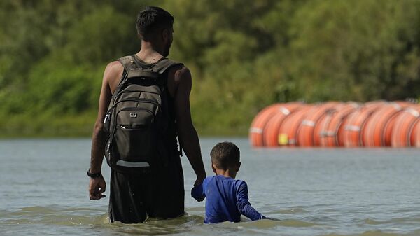 La migración irregular entre México y Estados Unidos se ha incrementado en los últimos meses. - Sputnik Mundo