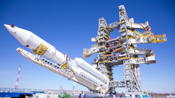 El misil espacial pesado ruso Angara en el cosmódromo Vostochni (archivo) - Sputnik Mundo
