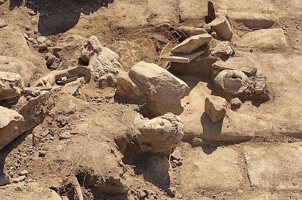 La cabeza de estatua de Apolo encontrada en Grecia - Sputnik Mundo