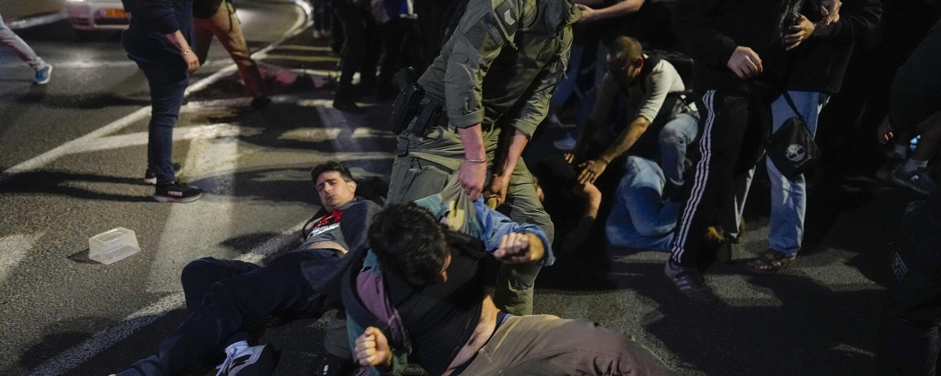 Miles de personas protestan frente al Parlamento israelí y piden elecciones anticipadas - Sputnik Mundo, 1920, 31.03.2024