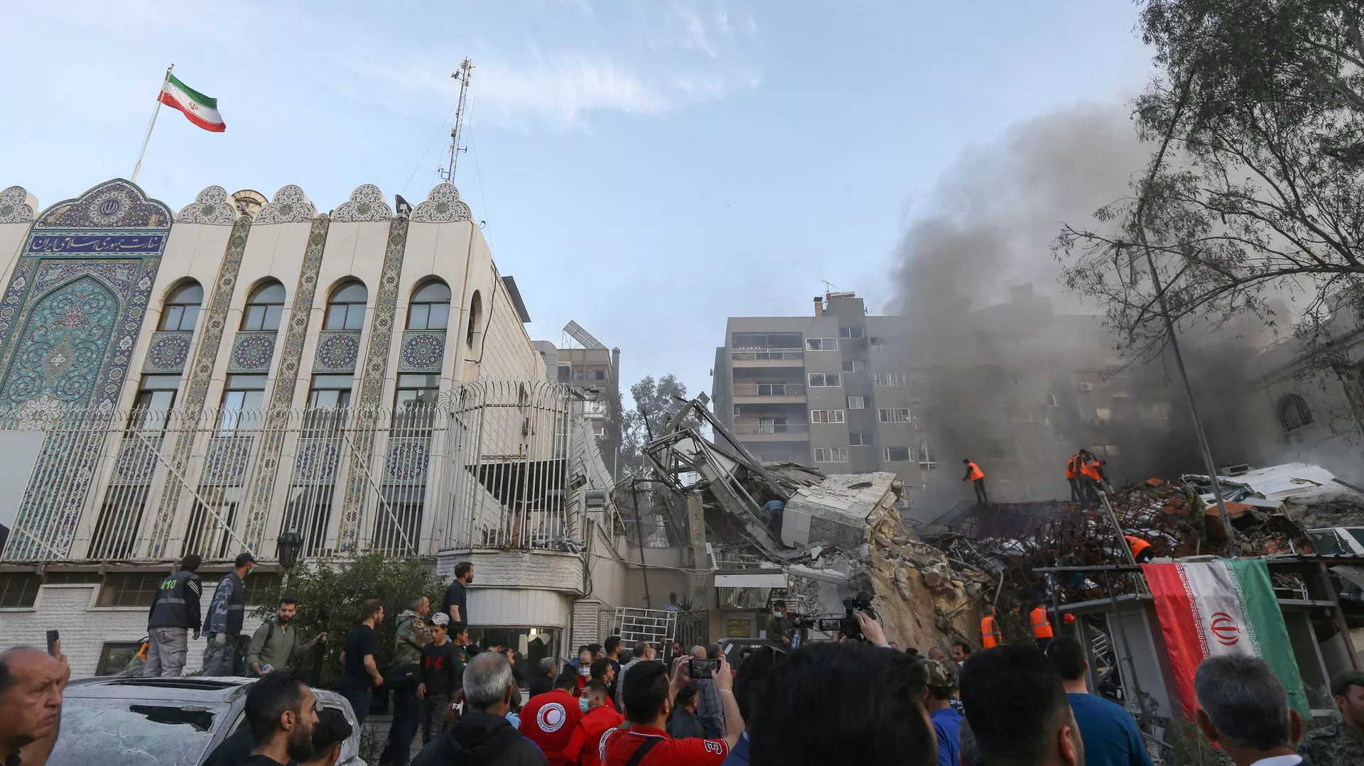 El edificio consular de Irán en Damasco, Siria, atacado por las fuerzas israelíes - Sputnik Mundo, 1920, 04.04.2024