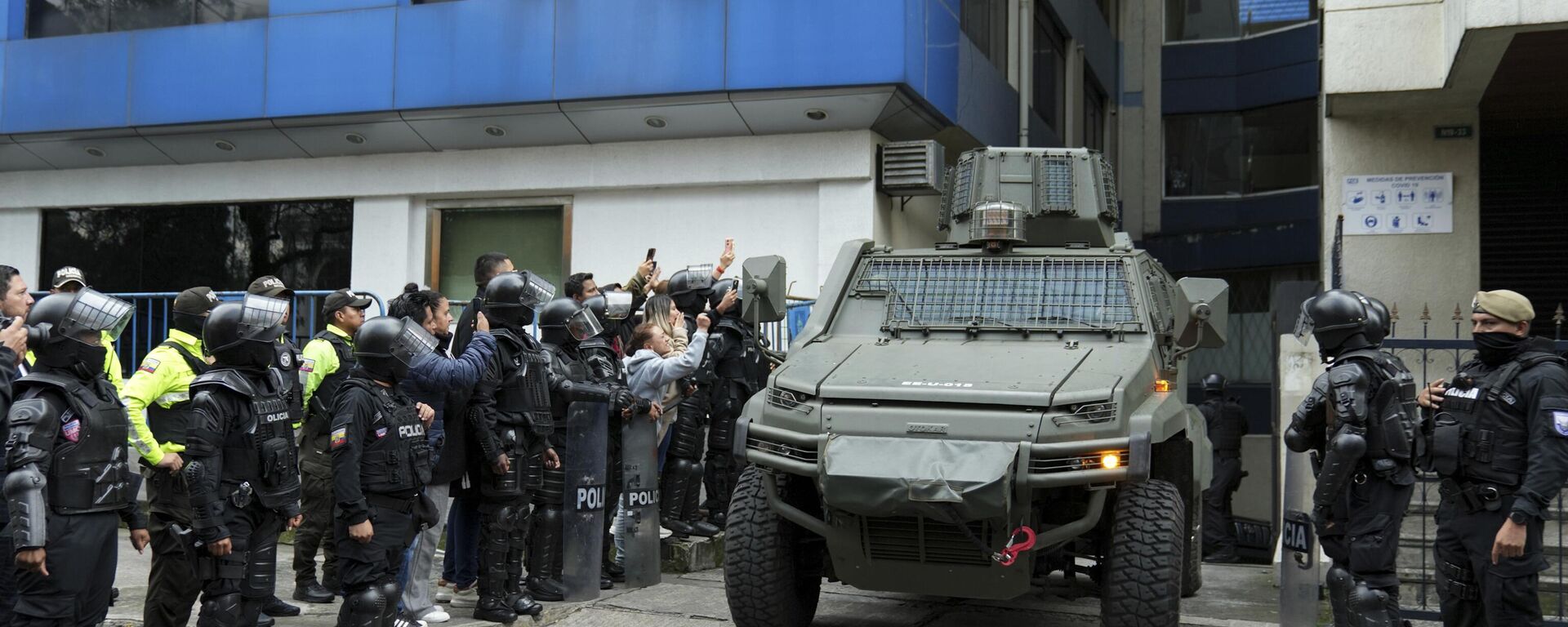 La detención del exvicepresidente de Ecuador, Jorge Glas, tras el allanamiento de las fuerzas del orden en la Embajada de México  - Sputnik Mundo, 1920, 08.04.2024