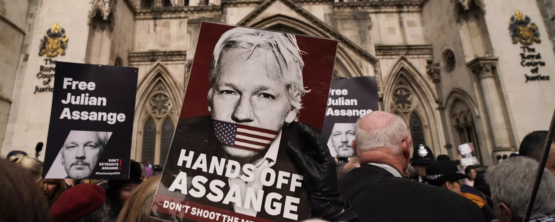 Manifestantes con pancartas de Julian Assange Manifestantes con pancartas de Julian Assange - Sputnik Mundo, 1920, 10.04.2024