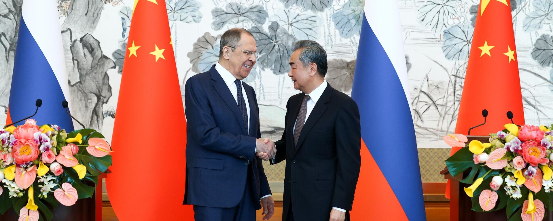 El canciller ruso, Serguéi Lavrov, y el ministro de Exteriores chino, Wang Yi (archivo) - Sputnik Mundo, 1920, 10.06.2024