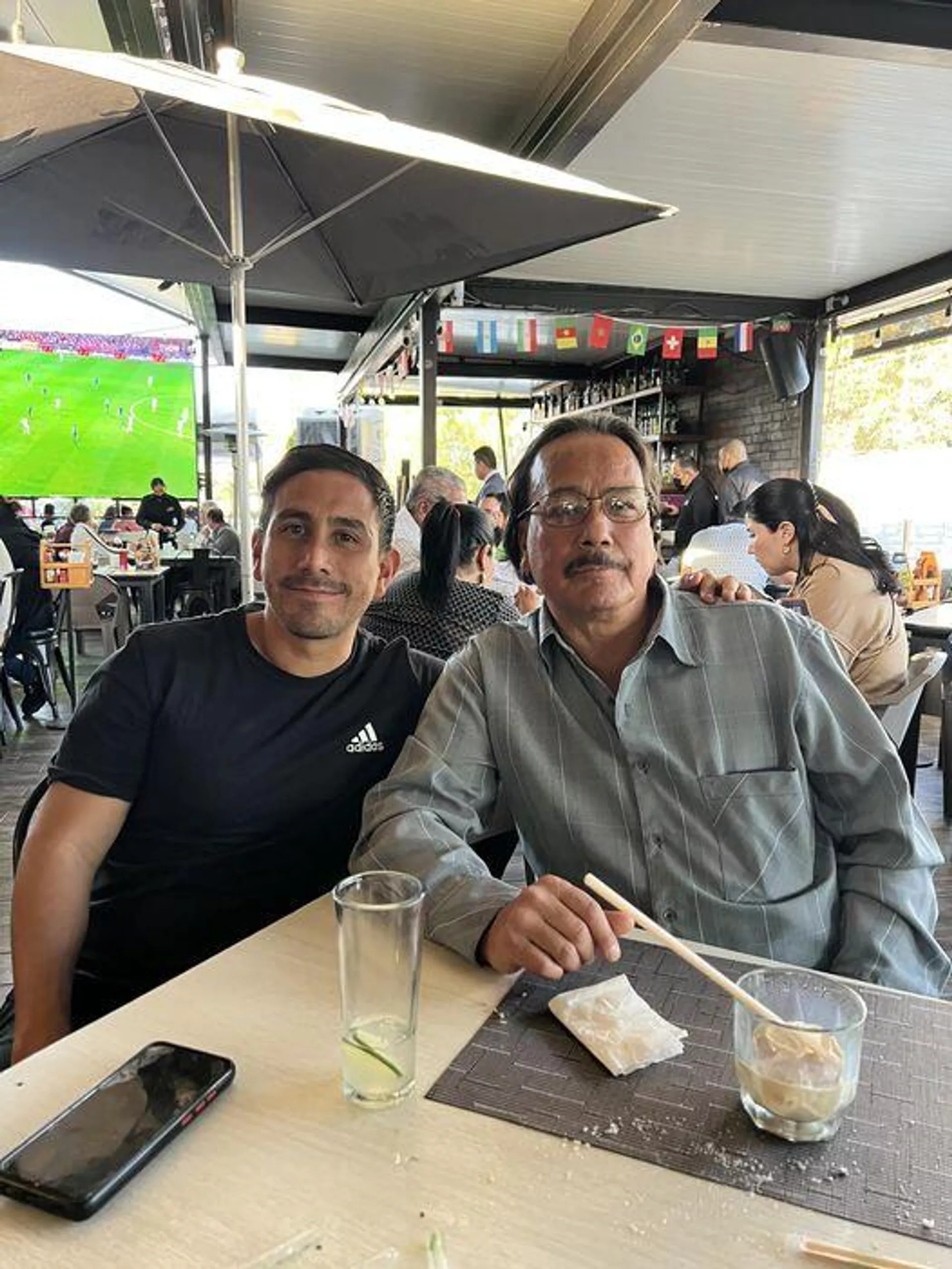 Jaír Martínez, de 36 años de edad, y su padre. Jaír Martínez, de 36 años de edad, y su padre. - Sputnik Mundo, 1920, 15.04.2024