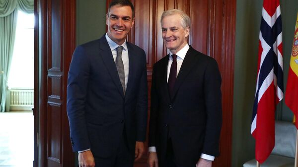 Pedro Sánchez y Jonas Gahr Store, en Oslo - Sputnik Mundo