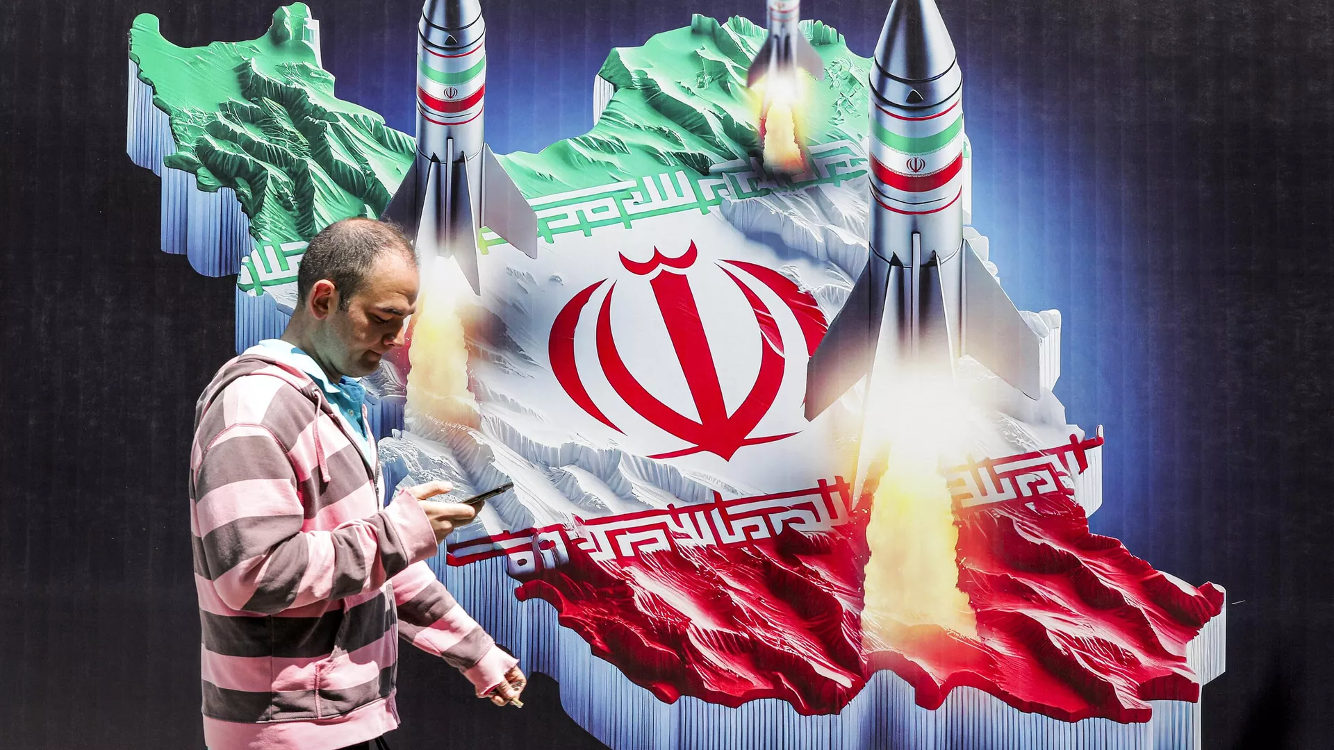 Anuncio en Irán representando el lanzamiento de misiles