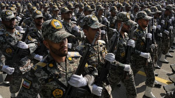 Desfile militar que marca el Día anual del Ejército en Teherán, Irán - Sputnik Mundo