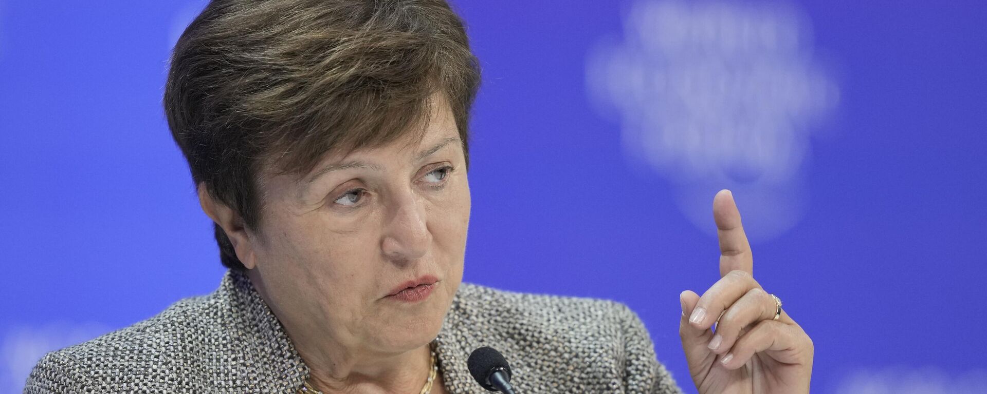 Kristalina Georgieva, directora gerente del Fondo Monetario Internacional participa en una mesa redonda en la Reunión Anual del Foro Económico Mundial en Davos, Suiza, el 17 de enero de 2024 - Sputnik Mundo, 1920, 17.04.2025