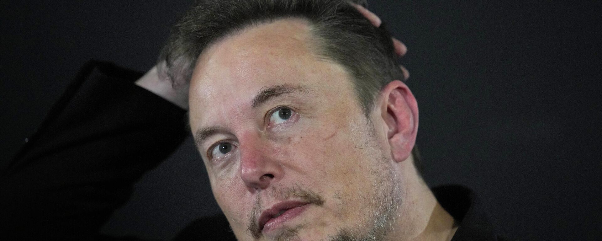 Elon Musk, CEO de Tesla, aparece en un evento con el primer ministro británico en Londres, el 1 de noviembre de 2019 - Sputnik Mundo, 1920, 24.07.2024