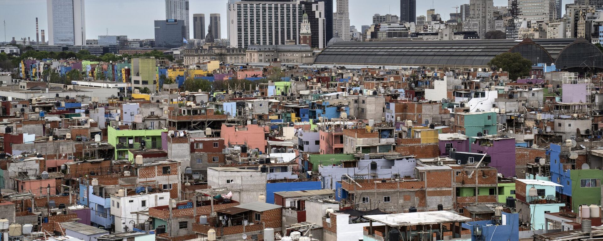 Vista del barrio de bajos ingresos Padre Carlos Mugica, en Buenos Aires, Argentina - Sputnik Mundo, 1920, 26.04.2024