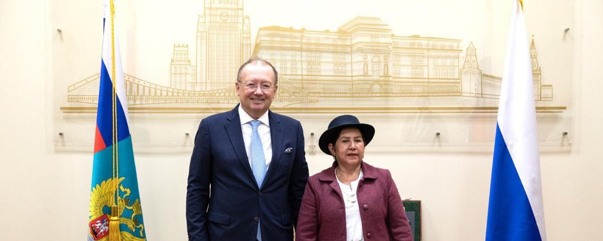 El rector de la Academia Diplomática del ministerio de Exteriores de Rusia, Alexandr Yakovenko, y la ministra de Asuntos Exteriores de Bolivia, Celinda Sosa Lunda, el 27 de abril de 2024 - Sputnik Mundo, 1920, 27.04.2024