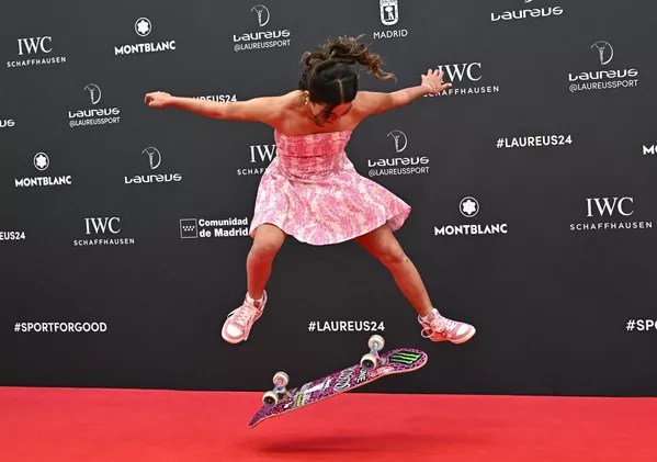 La skater australiana Arisa Trew posa en la alfombra roja antes de la gala de entrega de los 25.º Premios Laureus del Deporte Mundial, en la capital española, Madrid. - Sputnik Mundo