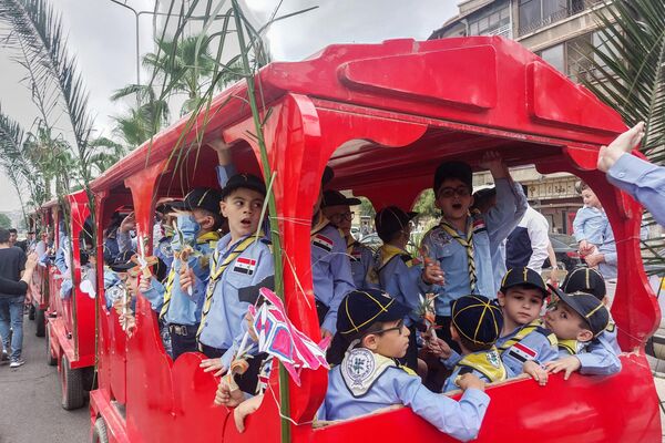 Niños participan en la procesión cristiana ortodoxa del Domingo de Ramos en la ciudad siria de Damasco. - Sputnik Mundo
