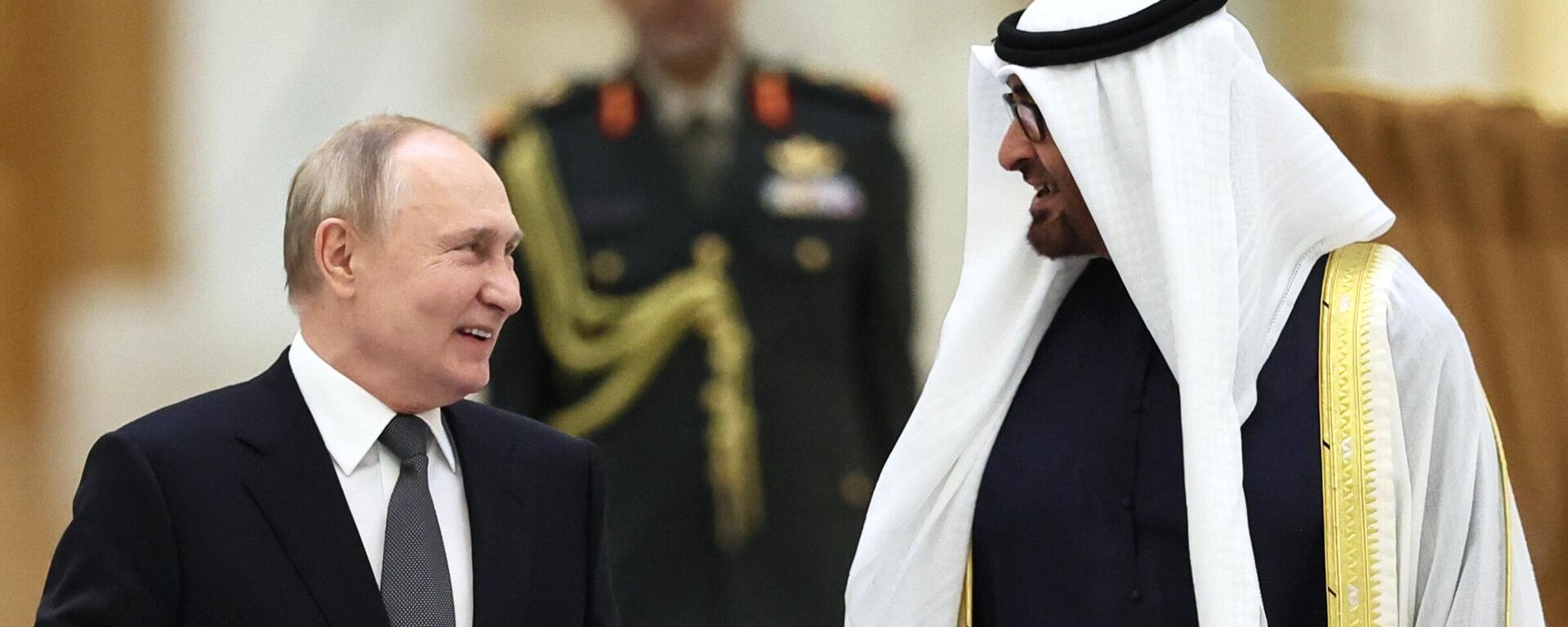 El presidente de Rusia, Vladímir Putin, y el presidente de los Emiratos Árabes Unidos, el gobernante de Abu Dabi, el jeque Mohamed bin Zayed Nahyan, el 6 de diciembre, 2023 - Sputnik Mundo, 1920, 21.10.2024