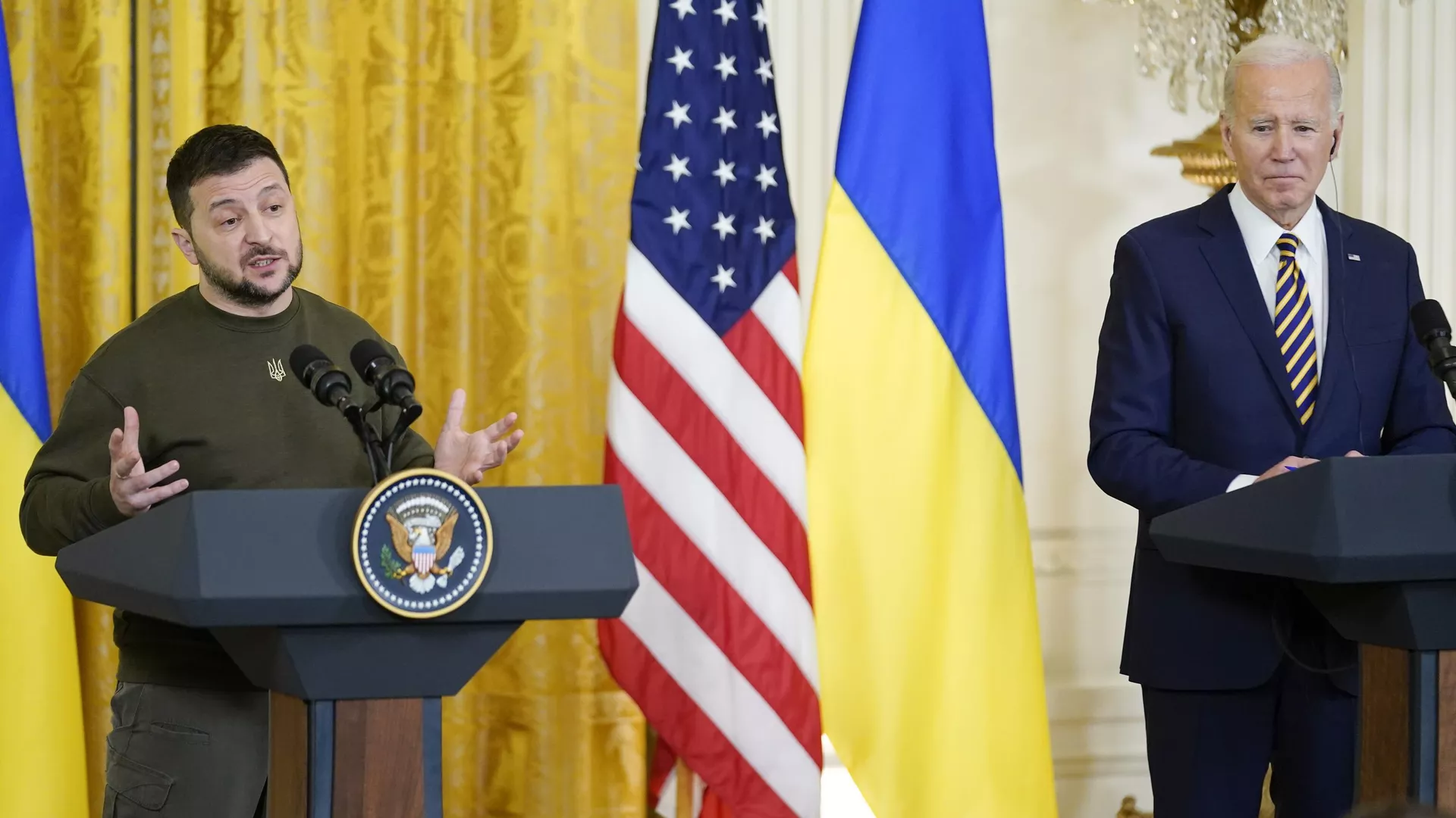 El presidente de Ucrania, Volodímir Zelenski, y su homólogo de EEUU, Joe Biden - Sputnik Mundo, 1920, 05.05.2024