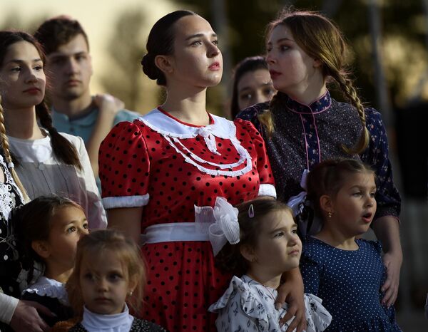 La brillante y conmovedora representación teatral recordó esos acontecimientos especiales, cuyo recuerdo cada familia conserva de generación en generación. - Sputnik Mundo