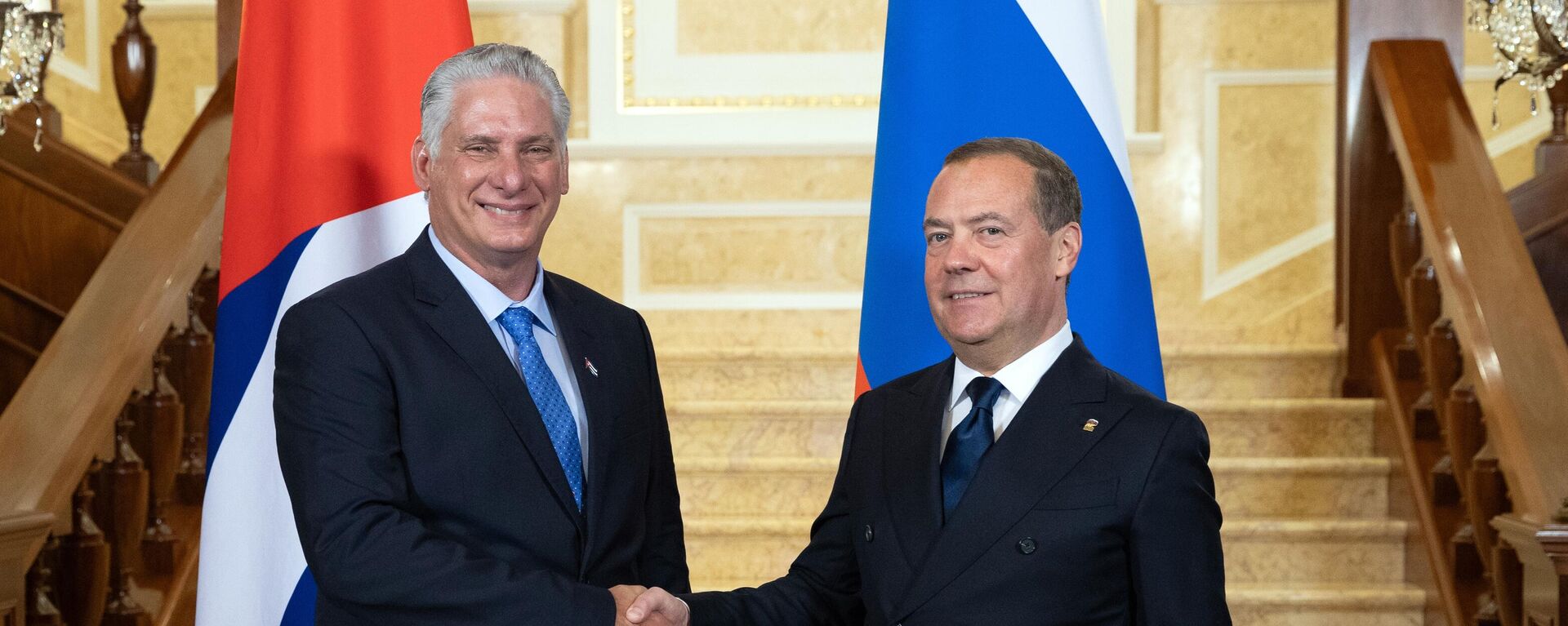 El presidente de Cuba, Miguel Díaz-Canel, y el vicepresidente del Consejo de Seguridad ruso, Dmitri Medvédev, durante su encuentro en Moscú, el 8 de mayo, 2024 - Sputnik Mundo, 1920, 08.05.2024