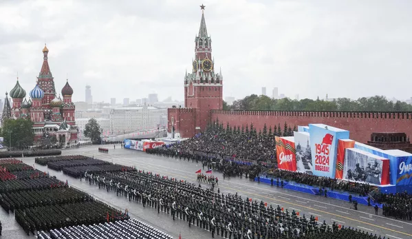 El ensayo general del desfile militar en la Plaza Roja en Moscú en conmemoración del 79.º aniversario de la Victoria sobre el nazismo durante la Segunda Guerra Mundial. El ensayo general del desfile militar en la Plaza Roja en Moscú en conmemoración del 79.º aniversario de la Victoria sobre el nazismo durante la Segunda Guerra Mundial. - Sputnik Mundo