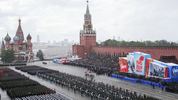 Desfile militar dedicado al 79.° aniversario del Día de la Victoria sobre la Alemania nazi en la Segunda Guerra Mundial - Sputnik Mundo