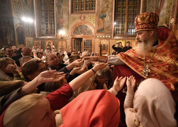 Servicio litúrgico de Pascua en la Iglesia de los Tres Santos de Simferopol, Rusia. Servicio litúrgico de Pascua en la Iglesia de los Tres Santos de Simferopol, Rusia. - Sputnik Mundo