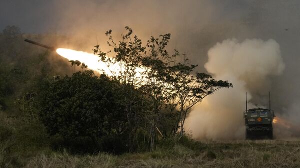 Sistema lanzacohetes múltiple Himars - Sputnik Mundo