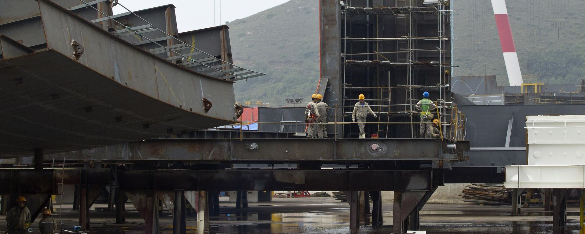 Trabajadores de un astillero en China  - Sputnik Mundo, 1920, 16.05.2024