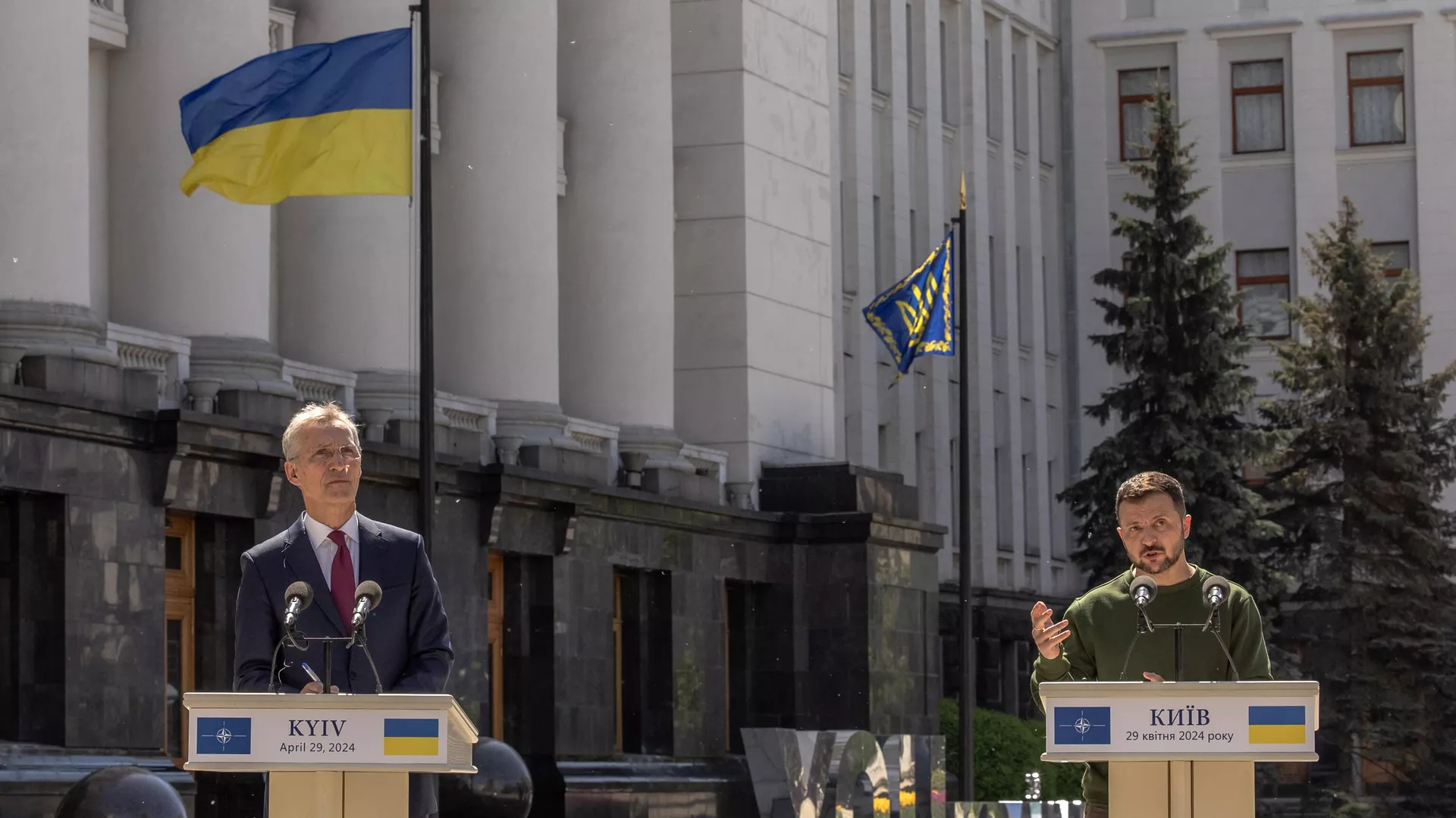 Jens Stolntenberg y Volídimir Zelenski 