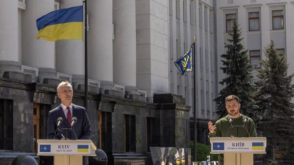 Jens Stolntenberg y Volídimir Zelenski  - Sputnik Mundo