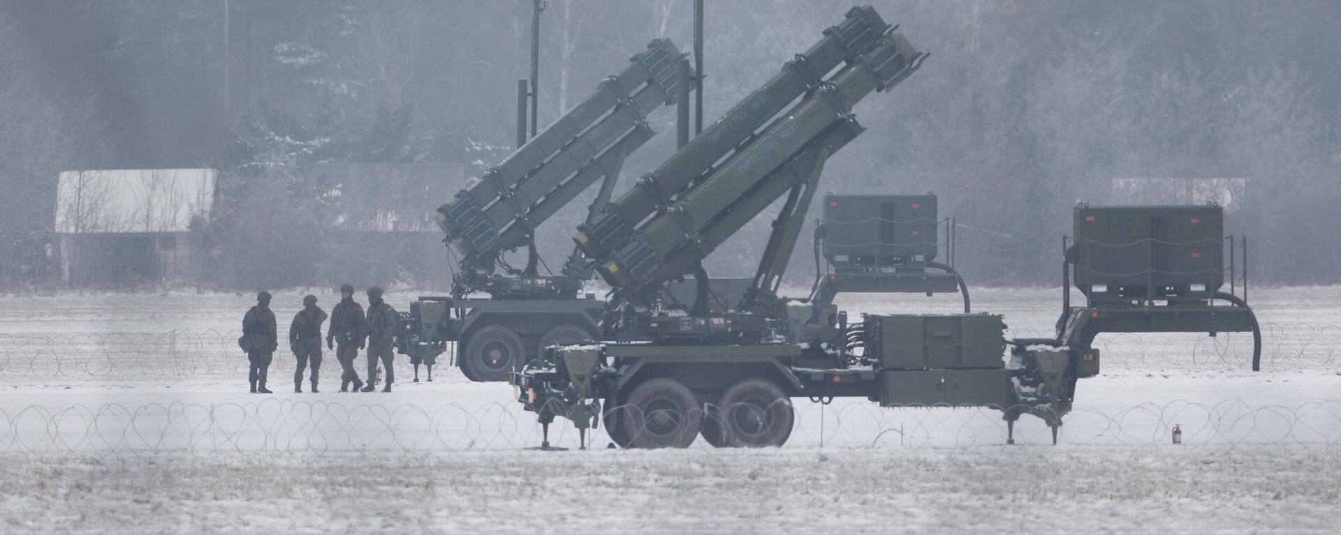 Lanzadores de misiles Patriot adquiridos en Estados Unidos el año pasado se ven desplegados en Varsovia, Polonia, el 6 de febrero de 2023 - Sputnik Mundo, 1920, 19.12.2024