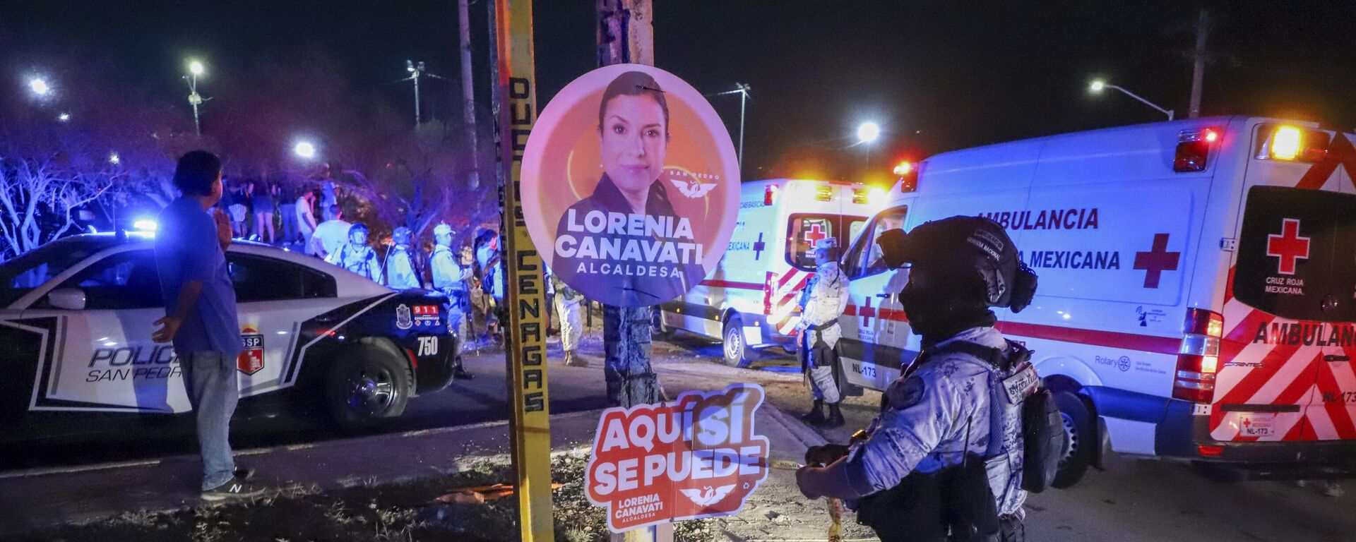 Las fuerzas de seguridad acordonan la zona después de que un escenario se derrumbara debido a una ráfaga de viento durante un evento al que asistió el candidato presidencial Jorge Álvarez Máynez en San Pedro Garza García, en las afueras de Monterrey, México, el 22 de mayo de 2024  - Sputnik Mundo, 1920, 23.05.2024