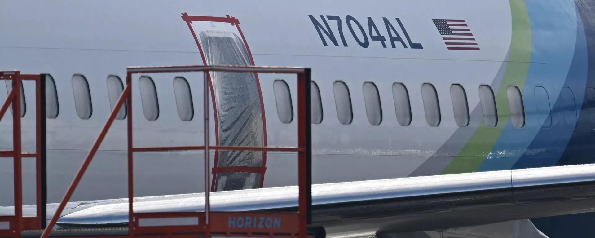 Un Boeing 737-9 MAX que perdió el tapón de la puerta del fuselaje en pleno vuelo en enero 2024 - Sputnik Mundo, 1920, 26.05.2024