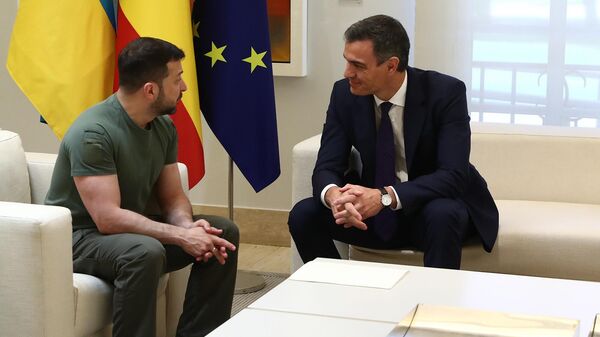 Pedro Sánchez y Volodímir Zelenski, durante su encuentro con ocasión de la firma del acuerdo bilateral de seguridad - Sputnik Mundo