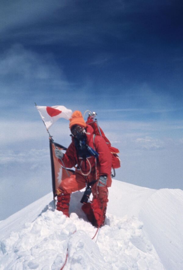 La alpinista Junko Tabei se convirtió en la primera mujer en alcanzar la cima del Everest el 16 de mayo de 1975. - Sputnik Mundo