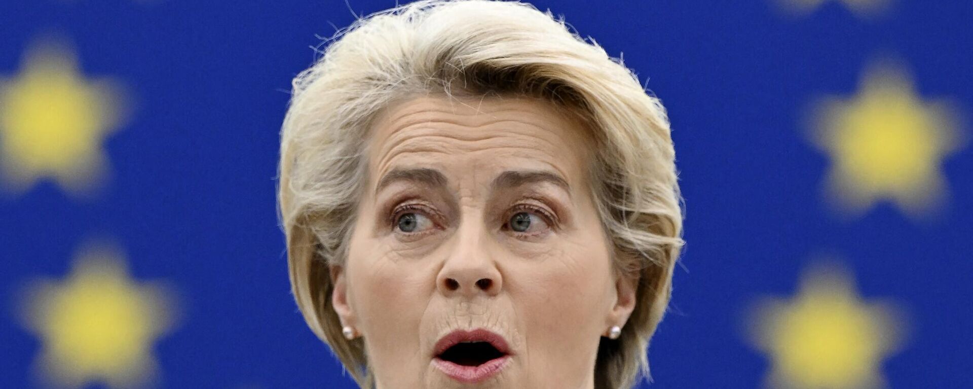 Ursula von der Leyen, presidenta de la Comisión Europea, habla durante un debate en el Parlamento Europeo en Estrasburgo, este de Francia, el 15 de febrero de 2023 - Sputnik Mundo, 1920, 29.05.2024