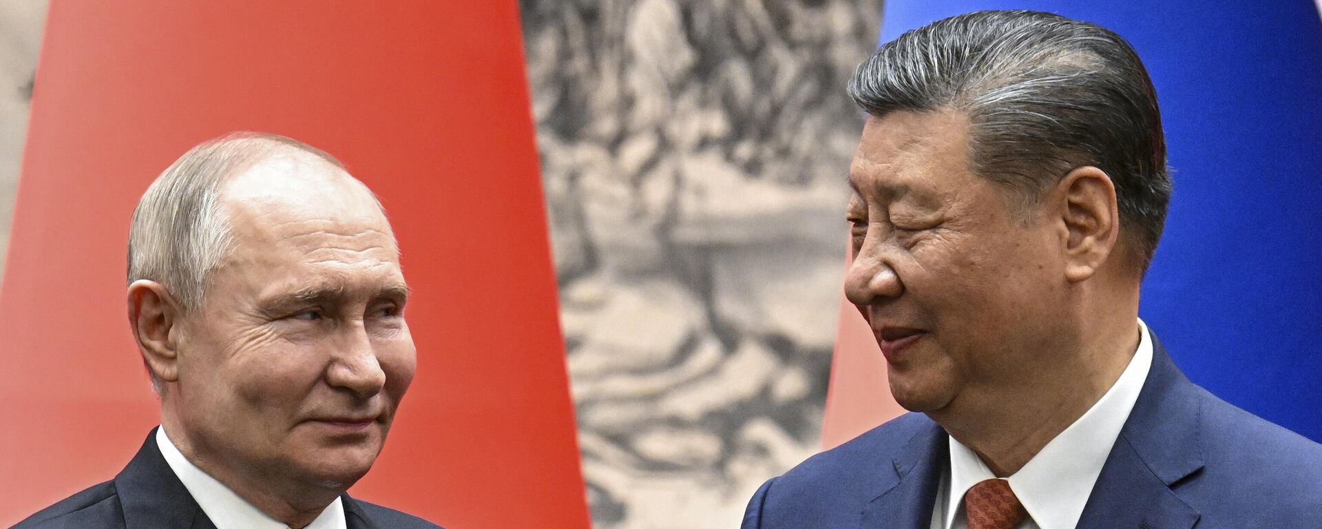 Vladímir Putin y Xi Jinping  - Sputnik Mundo, 1920, 30.05.2024