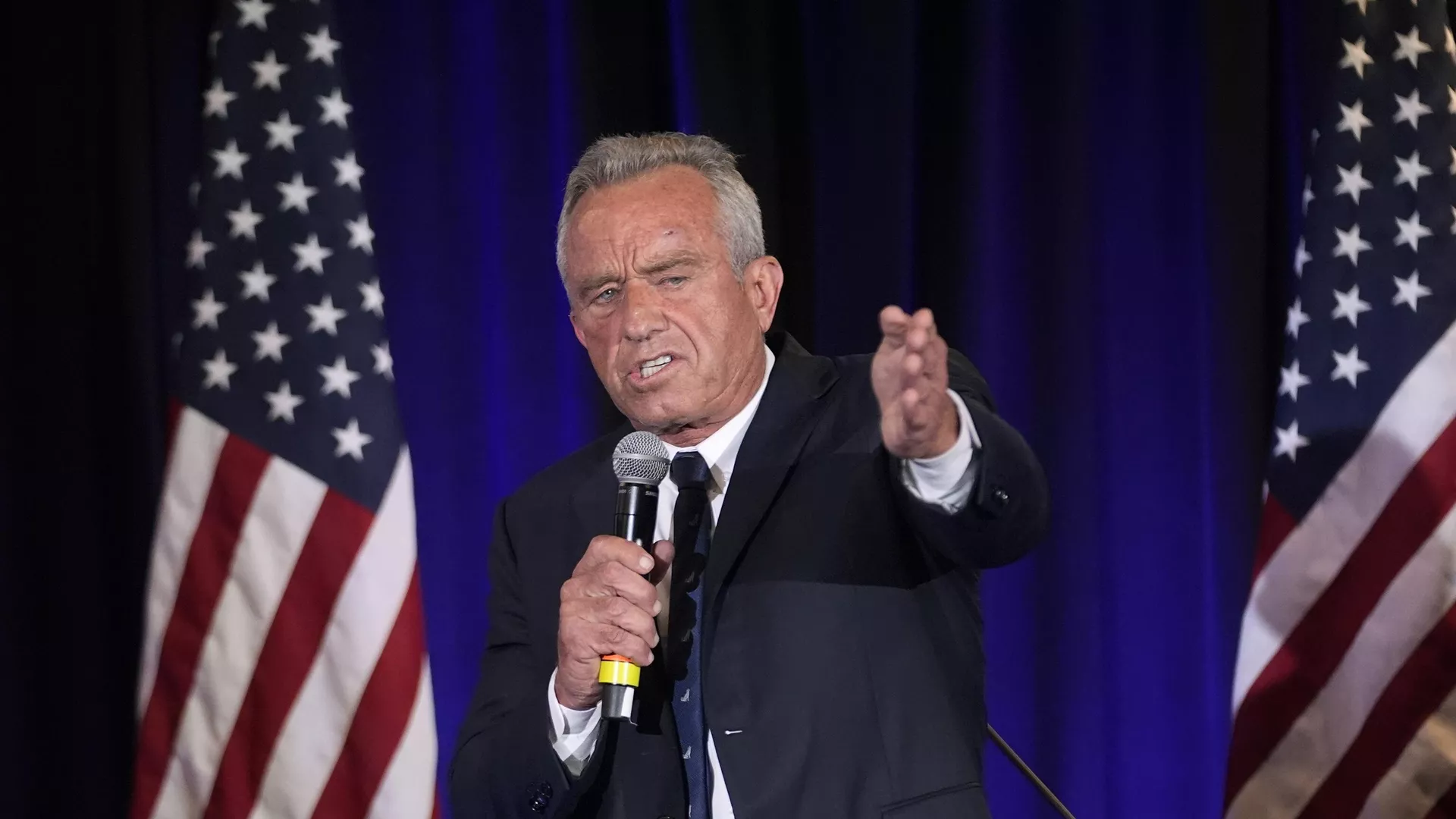 Robert F. Kennedy Jr., El candidato presidencial independiente, habla a sus partidarios durante una parada de campaña, el 13 de mayo de 2024, en Austin, Texas, EEUU - Sputnik Mundo, 1920, 25.08.2024