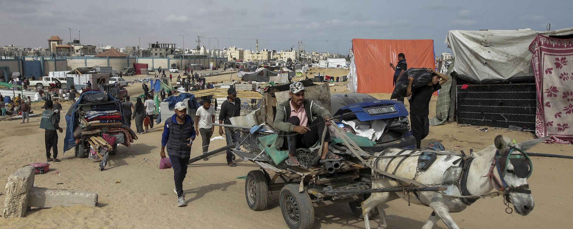 Refugiados palestinos huyendo de Rafah - Sputnik Mundo, 1920, 02.06.2024