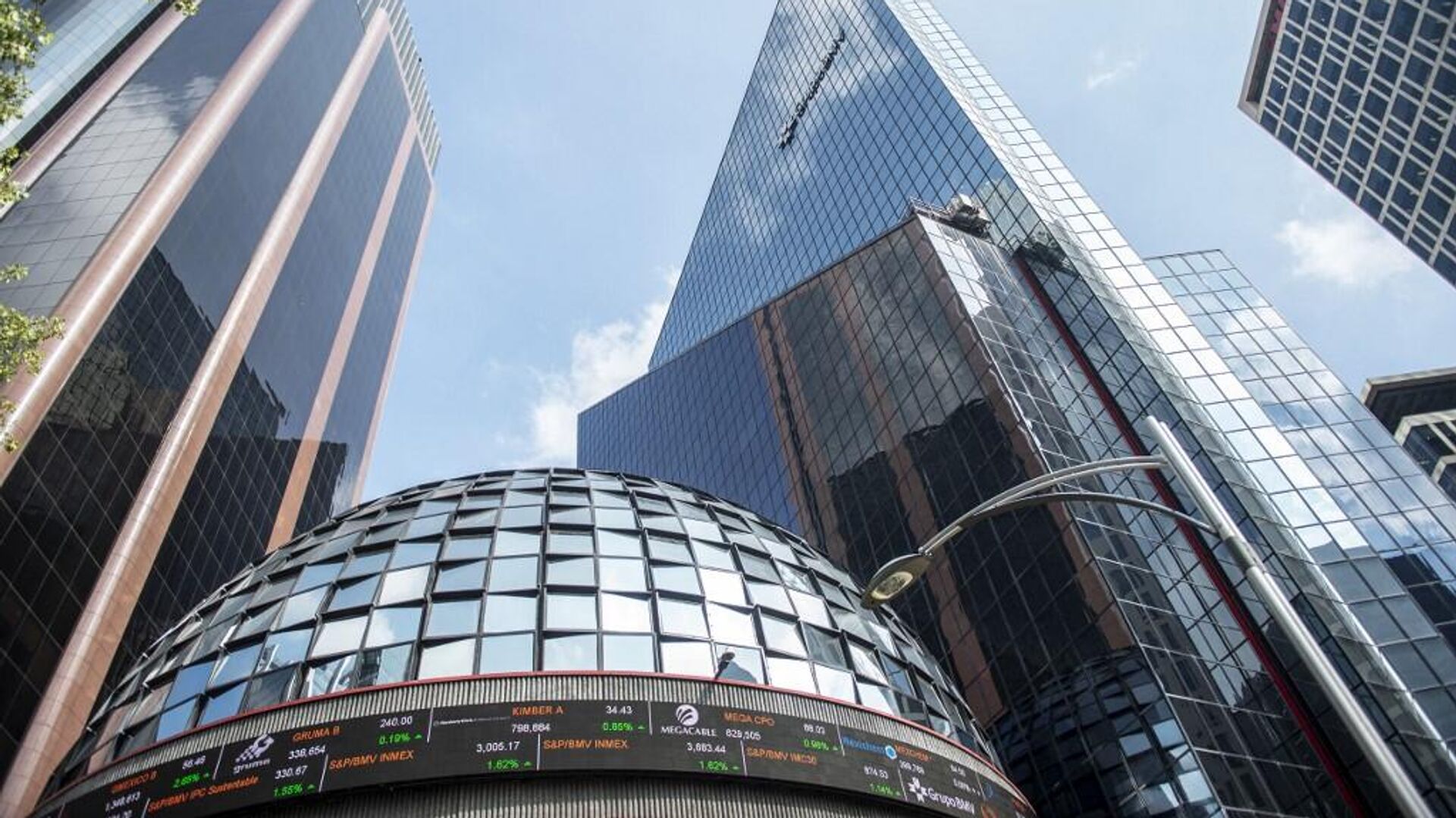 Los mercados accionarios de México reaccionaron de forma negativa al conteo rápido tras las elecciones presidenciales. - Sputnik Mundo, 1920, 07.06.2024