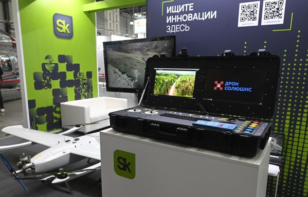 Sistema aéreo no tripulado AIST en el estand del centro de innovaciones ruso Skólkovo. - Sputnik Mundo