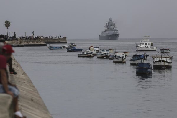 La fragata Almirante Gorshkov, el buque líder de su clase y portador de misiles hipersónicos Tsirkon, llegó a La Habana en visita oficial. - Sputnik Mundo