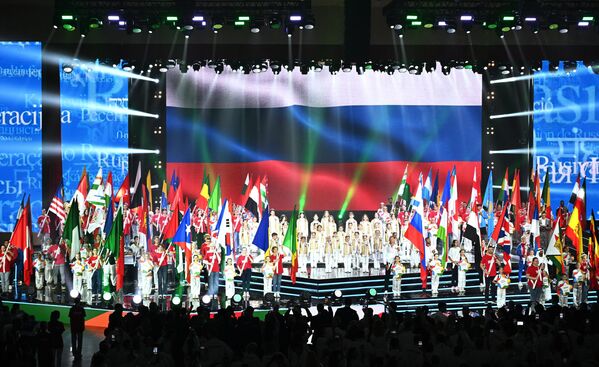 Banderas de los países participantes en los Juegos de los BRICS en la ceremonia de inauguración. - Sputnik Mundo