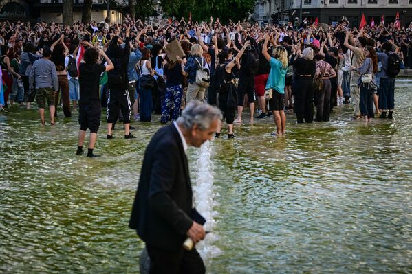 Protesta contra el partido de extrema derecha francés Rassemblement Nationale tras su éxito en las elecciones europeas, en Lyon, Francia. - Sputnik Mundo