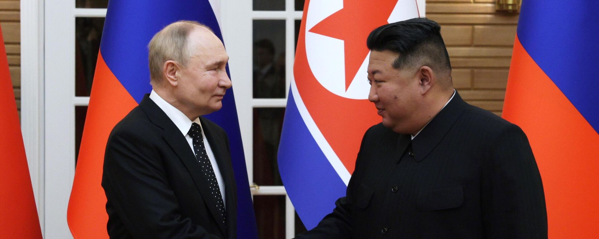 El presidente ruso, Vladímir Putin, y el mandatario de Corea del Norte, Kim Jong-un, el 19 de junio, 2024 - Sputnik Mundo, 1920, 19.06.2024