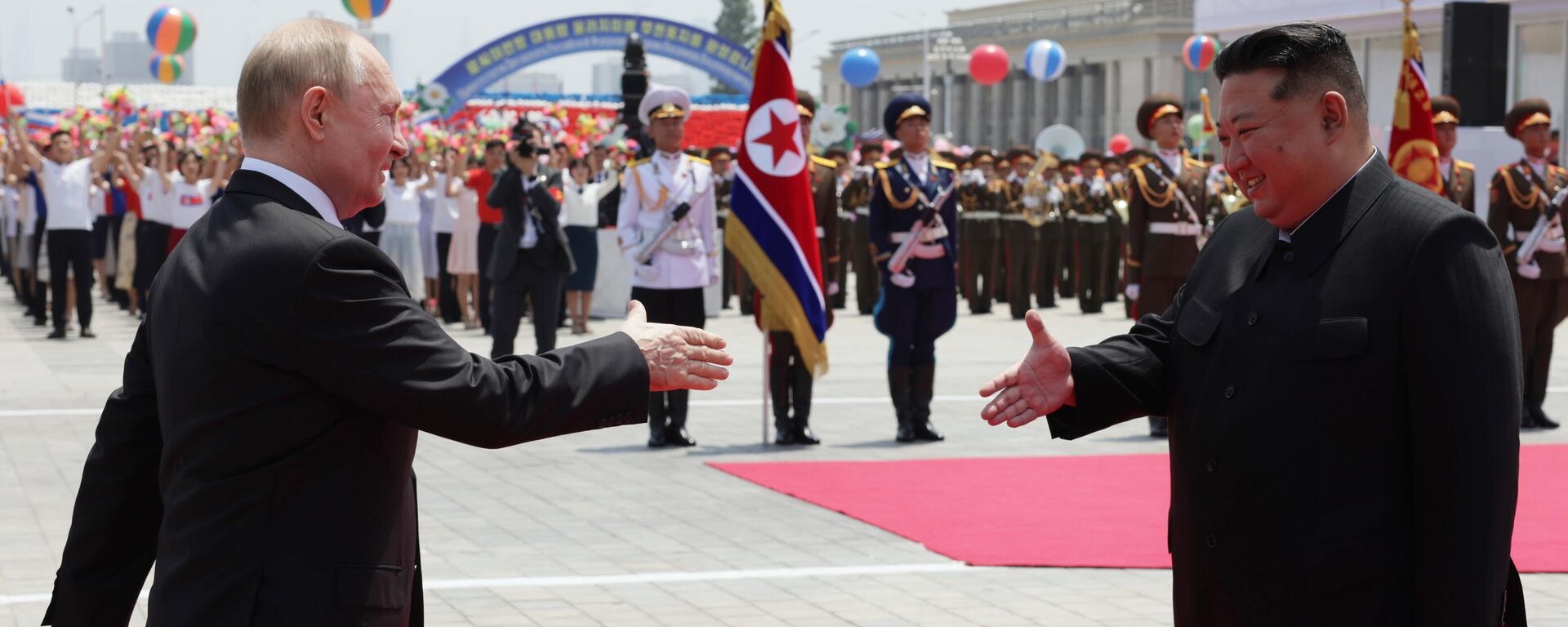 Vladímir Putin, presidente ruso,  y Kim Jong-un, líder norcoreano - Sputnik Mundo, 1920, 19.06.2024