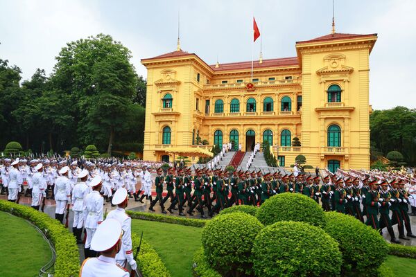 Vladímir Putin llegó a Vietnam el 19 de junio para una visita de dos días. Anteriormente había visitado la RPDC. - Sputnik Mundo