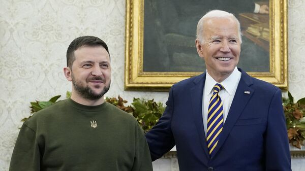 Volodímir Zelenski y el mandatario de EEUU, Joe Biden - Sputnik Mundo