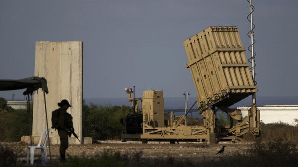 Batería de la Cúpula de Hierro israelí - Sputnik Mundo